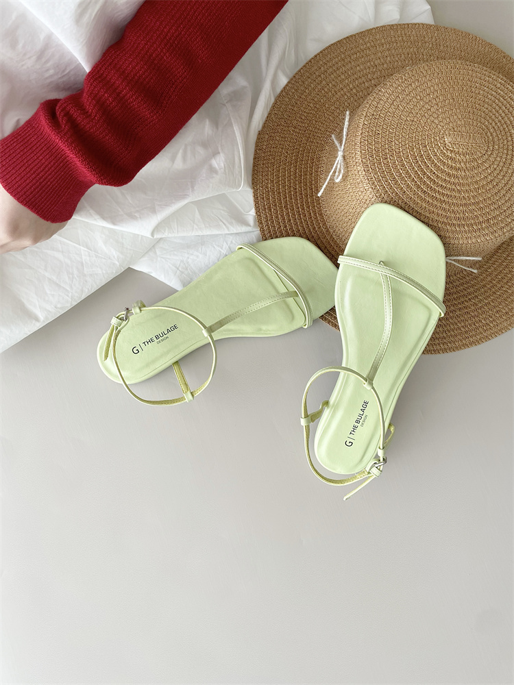 2025 New Korean French Minimalist Flat Cross Strap Fairy Style Toe Clip Beach Sandals - Image 2