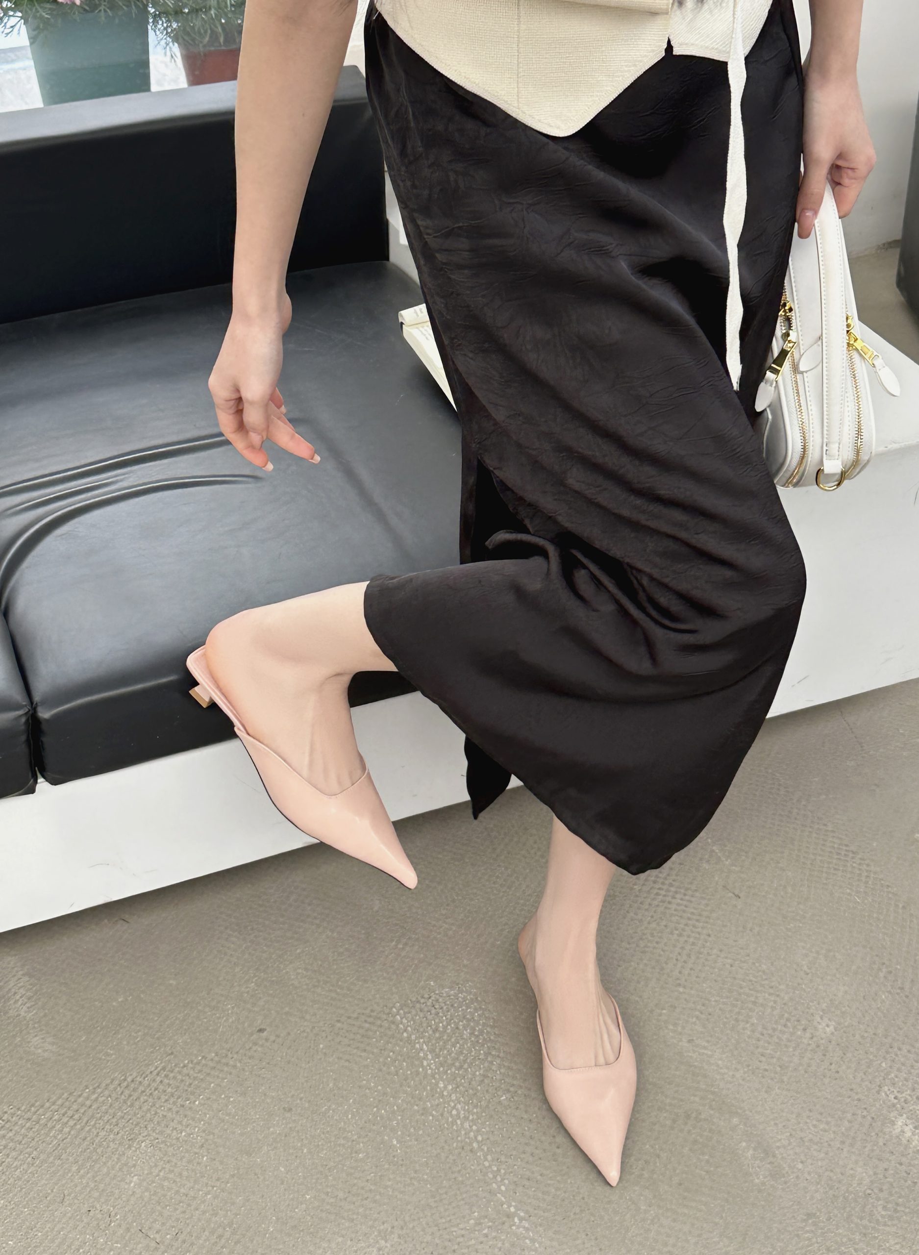 2025 Spring Pointed Toe Low Heel Slippers for Women - Fashionable Solid Color Slip-On Shoes