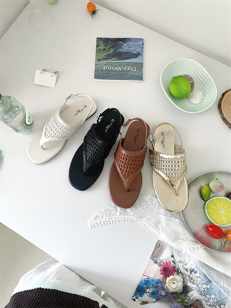 French Style Flat Roman Sandals for Women 2025 Summer Slimming Toe Separator Vacation Fashion Sandals
